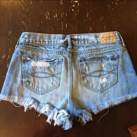 Abercrombie and Fitch Embroidered cut off Distressed Denim shorts Size 0 - Picture 2 of 5